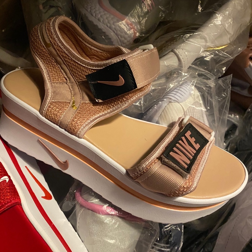 Shoe sets - Picture 9 of 11